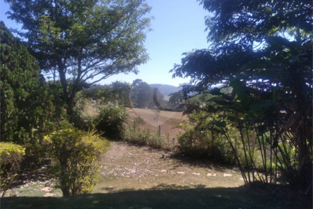 Chácara à venda com 4 quartos, sendo 2 suítes, em Loteamento Village de Atibaia, Atibaia, SP