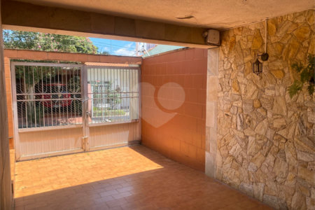 Casa à venda com 2 quartos, sendo 1 suíte, em Vila Rosália, Guarulhos, SP