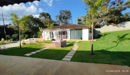 Casa à venda com 3 quartos, sendo 1 suíte,  no condomínio Alpes Douro, Bom Jesus dos Perdões - SP