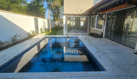Casa à venda com 3 suítes em Caravelas, Armação dos Búzios, RJ