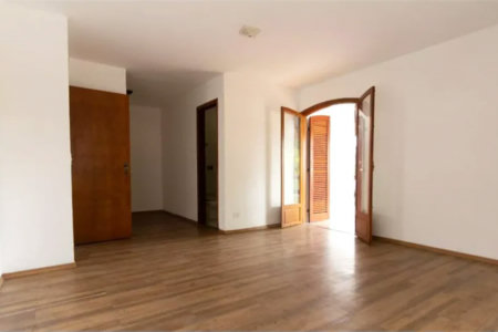 Casa à venda com 4 quartos, sendo 1 suíte,  em Vila Tiradentes, São Paulo, SP