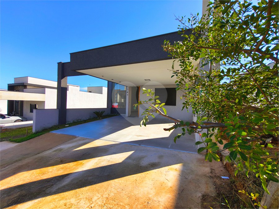 Casa à venda com 3 quartos, sendo 1 suíte, no condomínio Horto Florestal Villagio, Sorocaba - SP