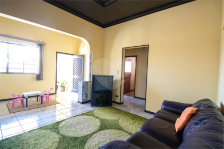 Sobrado à venda com 5 quartos, sendo 3 suítes, no Centro, São Roque, SP
