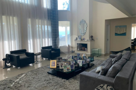 Casa à venda com 5 quartos, sendo 4 suítes, no condomínio Santa Teresa, Itupeva - SP