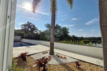 Casa à venda ou para alugar com 5 quartos, sendo 4 suítes, no condomínio Shamballa II, Atibaia - SP