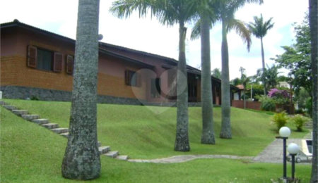 Casa à venda com 5 quartos, sendo 3 suítes,  no condomínio Estância Marambaia, Vinhedo - SP