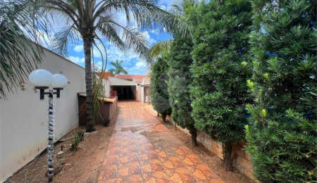 Casa à venda com 4 quartos, sendo 1 suíte,  em Interlagos, Três Lagoas, MS