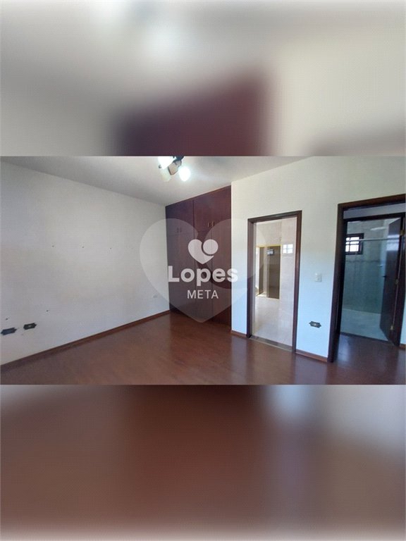 Casa à venda com 3 quartos, sendo 1 suíte, no condomínio Eldourado, São José dos Campos - SP
