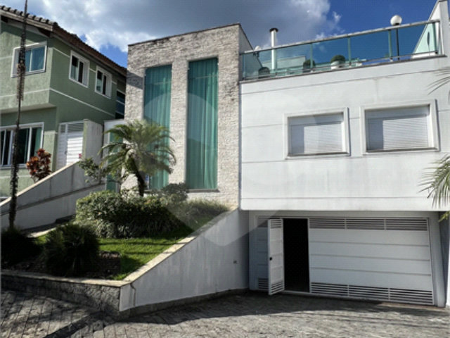 Casa à venda com 3 quartos, sendo 2 suítes, no condomínio Mirante do Horto, São Paulo - SP