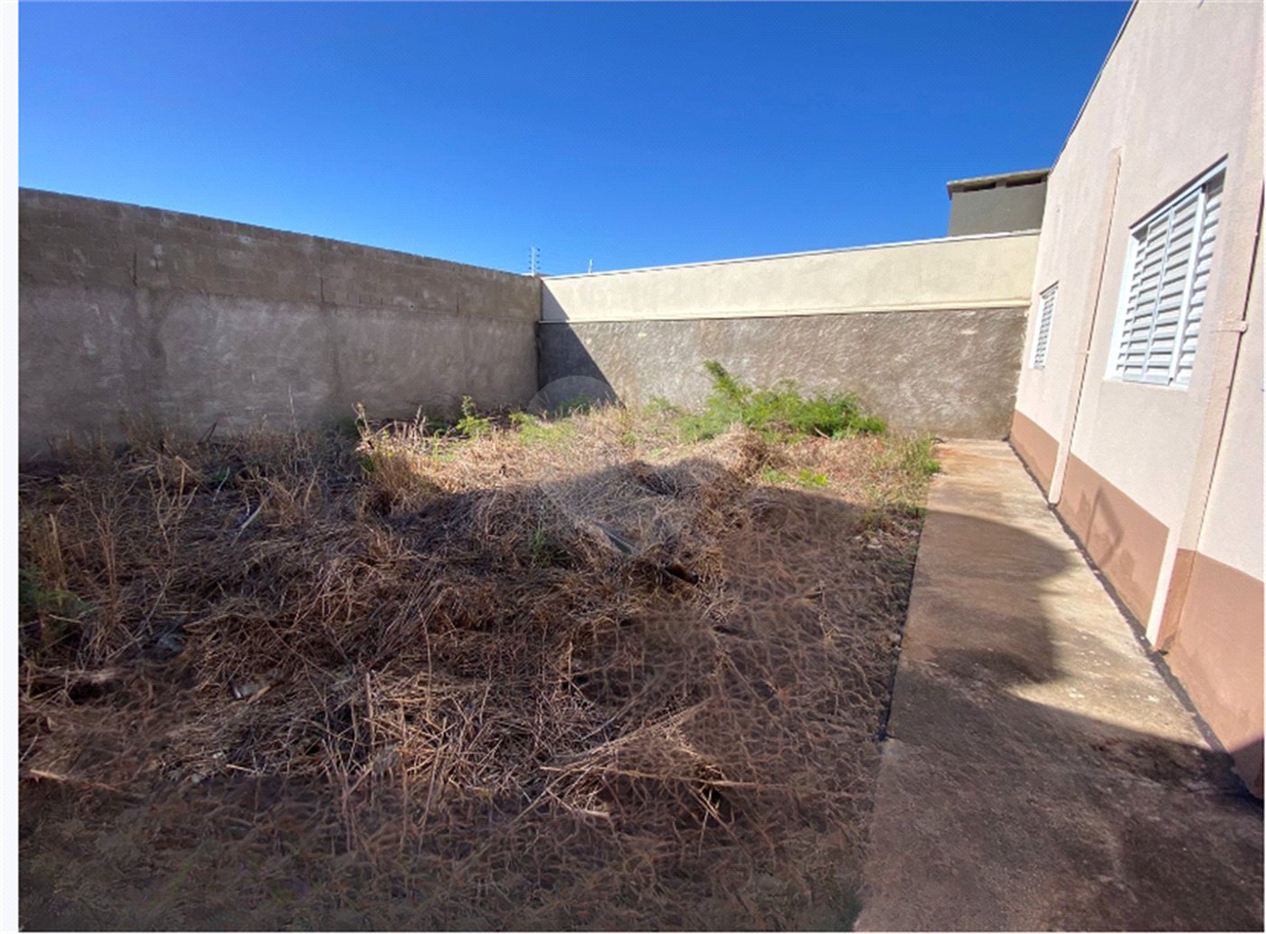 Casa à venda com 3 quartos, sendo 1 suíte, em Jardim Primavera I, Ponta Porã, MS