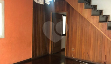 Sobrado à venda com 3 quartos, sendo 1 suíte,  no Centro, Mairiporã, SP