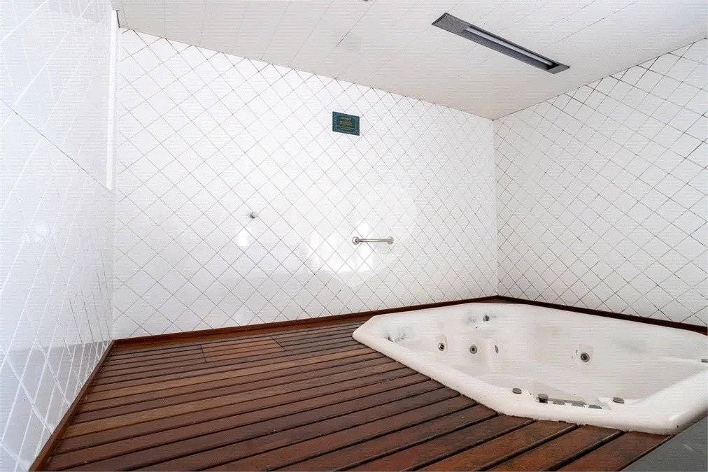Apartamento à venda com 3 quartos, sendo 1 suíte, em Alto da Boa Vista, São Paulo, SP
