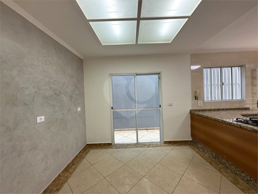 Sobrado à venda com 3 quartos, sendo 1 suíte,  em Parque Vitória, São Paulo, SP