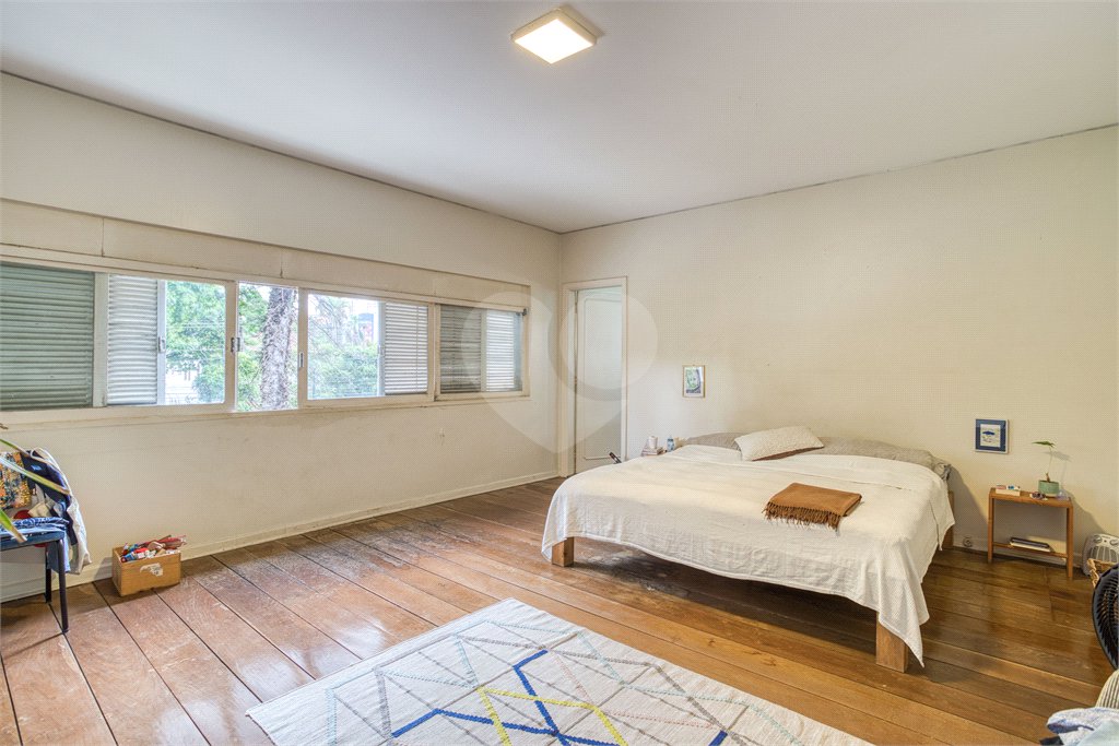 Sobrado à venda com 4 quartos, sendo 2 suítes, em Granja Julieta, São Paulo, SP