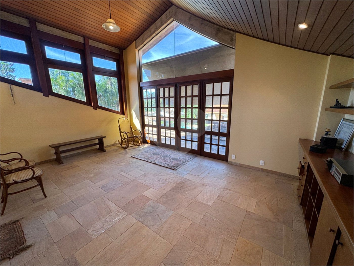 Casa à venda com 7 quartos, sendo 3 suítes,  em Jardim Colombo, Itapetininga, SP