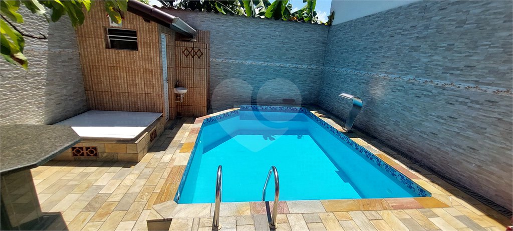 Casa à venda com 3 quartos, sendo 2 suítes,  em Indaiá, Bertioga, SP