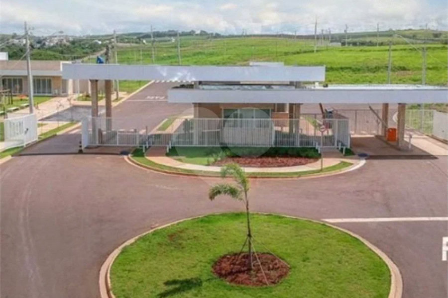 Terreno a venda com 300 metros quadrados no Condomínio Soleil
