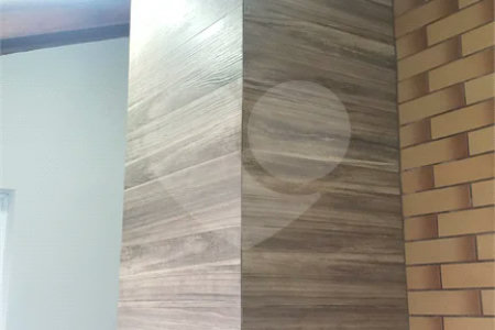 Sobrado novo com 3 suítes, 4 vagas, espaço gourmet com churrasqueira, jardim de inverno e acabamento premium. Conforto, modernidade e sofisticação.