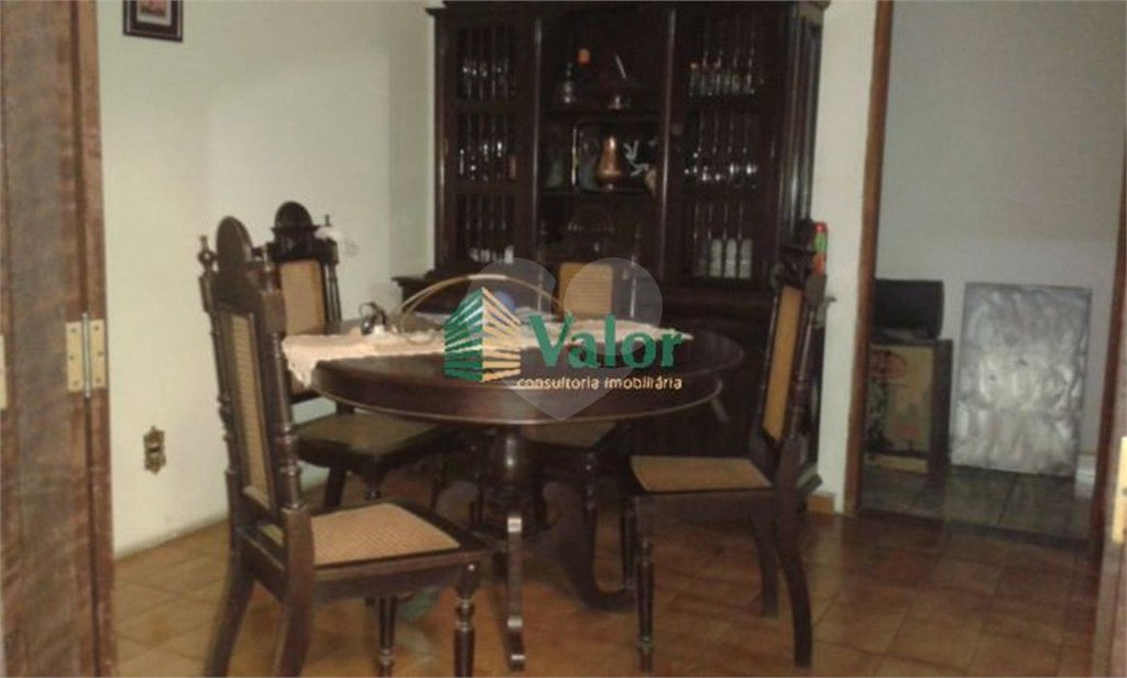 Casa com 4 dormitórios