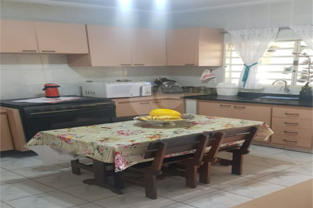 Sobrado à Venda no Parque Fehr – 3 Dormitórios e Área Gourmet em Rua Tranquila