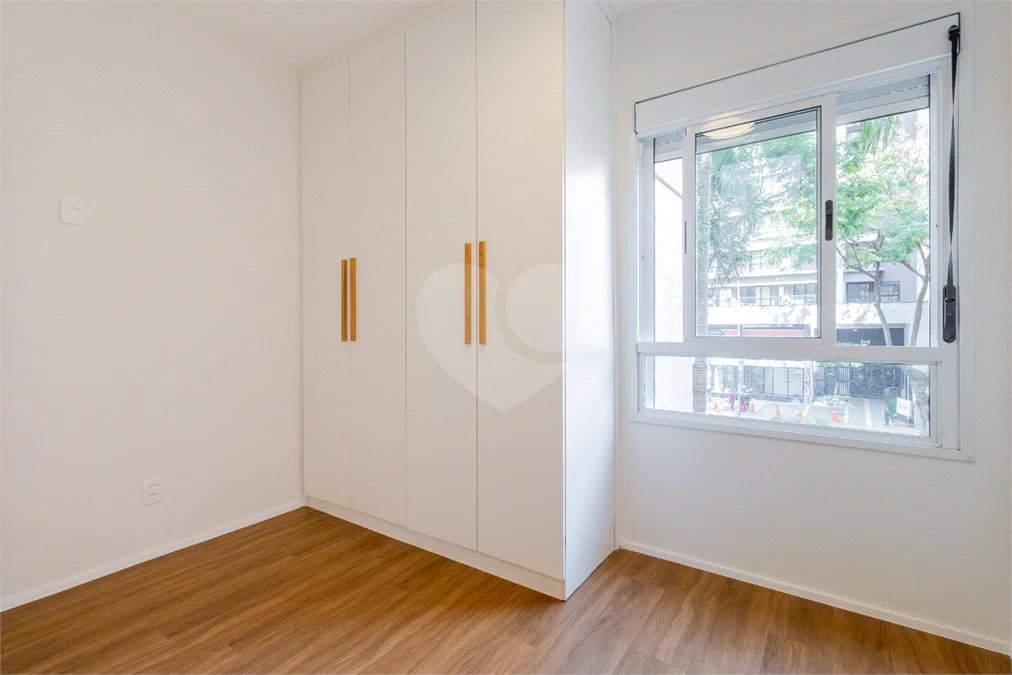 **Apartamento reformado em Higienópolis | 75 m² | 2 dormitórios | 2 banheiros | 1 vaga**