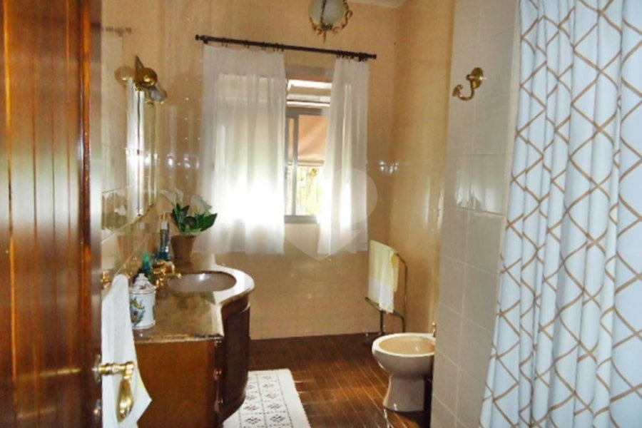 Casa Térrea à venda com 4 quartos, sendo 1 suíte,  em Jardim Peri, São Paulo, SP