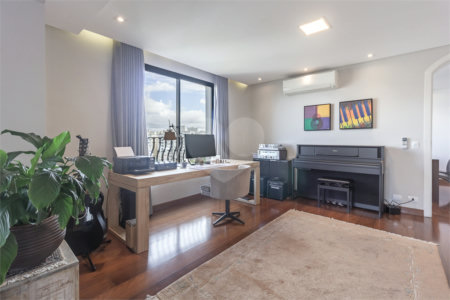 Apartamento à venda com 4 quartos, sendo 2 suítes,  em Jardim Parque Morumbi, São Paulo, SP