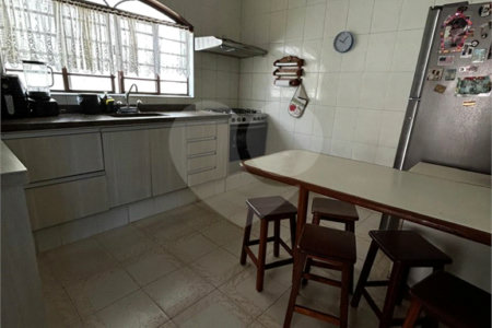 Sobrado à venda com 4 quartos, sendo 2 suítes,  em Parque Nova Suíça, Valinhos, SP