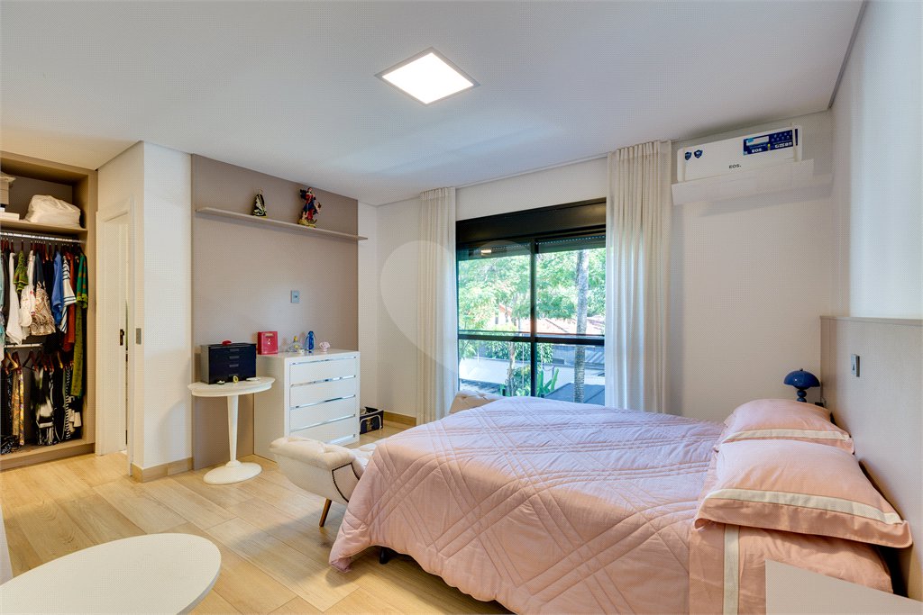 Casa à venda com 4 suítes no condomínio Villa Suiça, São Paulo - SP
