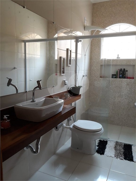 Sobrado à venda com 4 quartos, sendo 2 suítes, em Jardim dos Pinheiros, Atibaia, SP