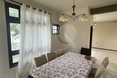 Casa à venda com 5 quartos, sendo 3 suítes, no condomínio Recanto das Palmeiras, Rio de Janeiro - RJ
