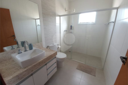 Casa à venda com 3 quartos, sendo 1 suíte, no condomínio São Domingos, Valinhos - SP