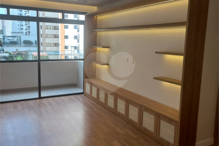 Apartamento à venda com 2 quartos, sendo 1 suíte, em Vila Olímpia, São Paulo, SP