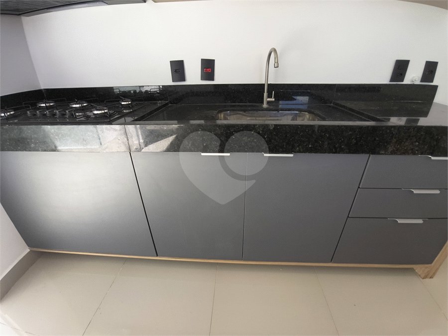 Casa à venda ou para alugar com 3 quartos, sendo 1 suíte, no condomínio Condomíno Helena Maria, Sorocaba - SP
