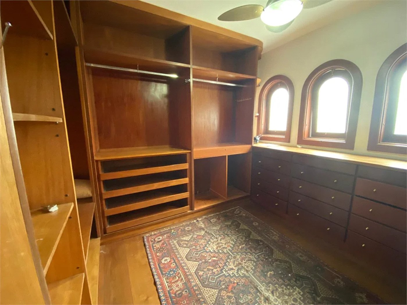 Casa à venda ou para alugar com 5 quartos, sendo 3 suítes, em Fazenda Morumbi, São Paulo, SP