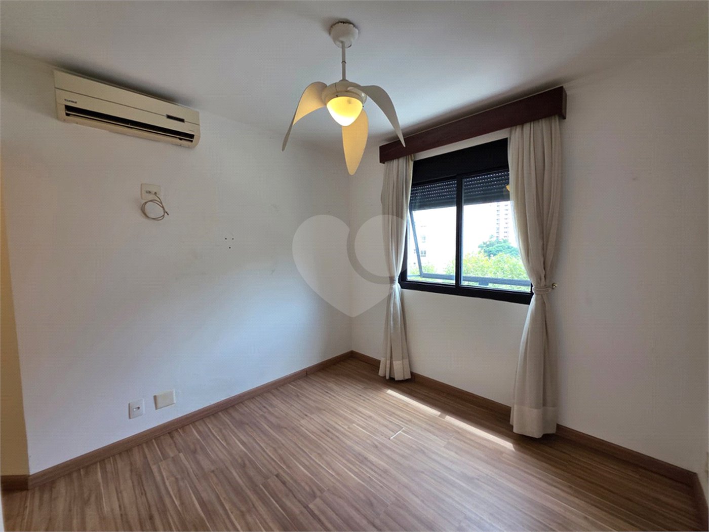 Apartamento à venda com 3 suítes em Vila Uberabinha, São Paulo, SP