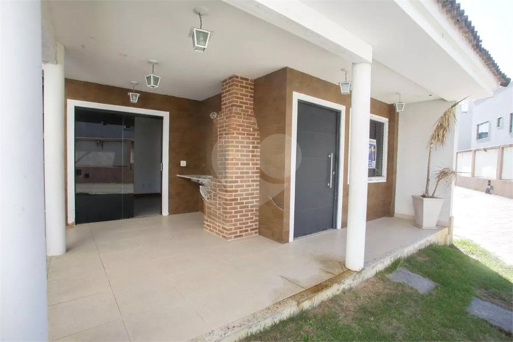 Casa à venda com 4 quartos, sendo 3 suítes, no condomínio Lícia de Alvarenga, Rio de Janeiro - RJ