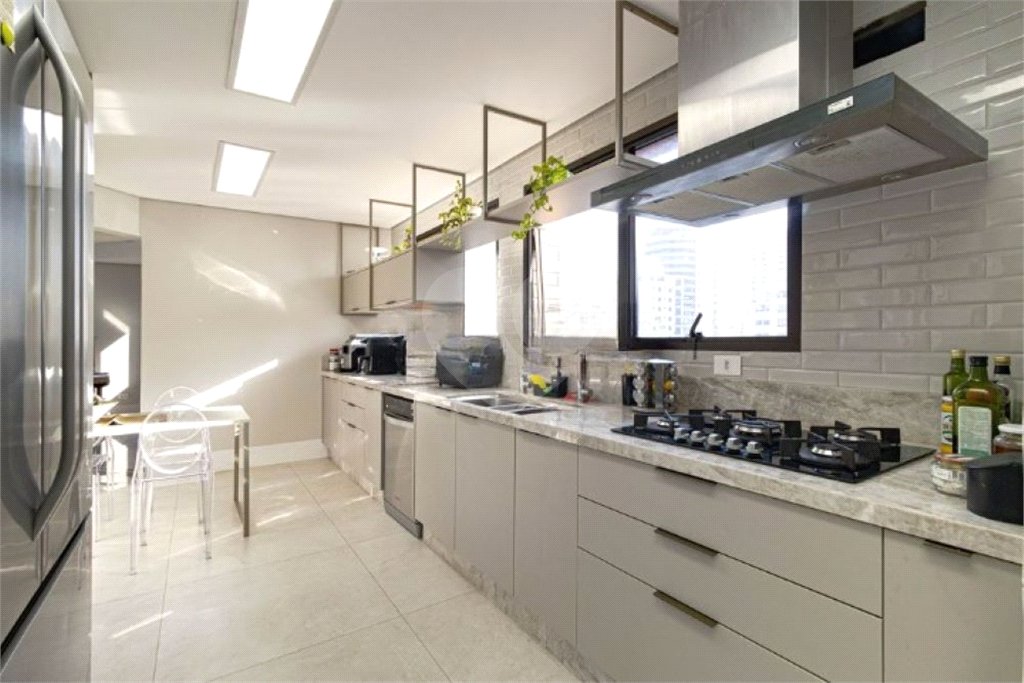 Apartamento à venda com 3 suítes em Jardim Parque Morumbi, São Paulo, SP