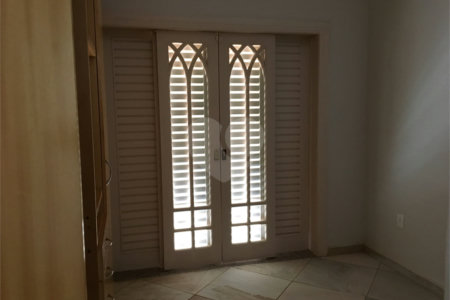 Casa à venda com 3 suítes em Vila Nastri, Itapetininga, SP