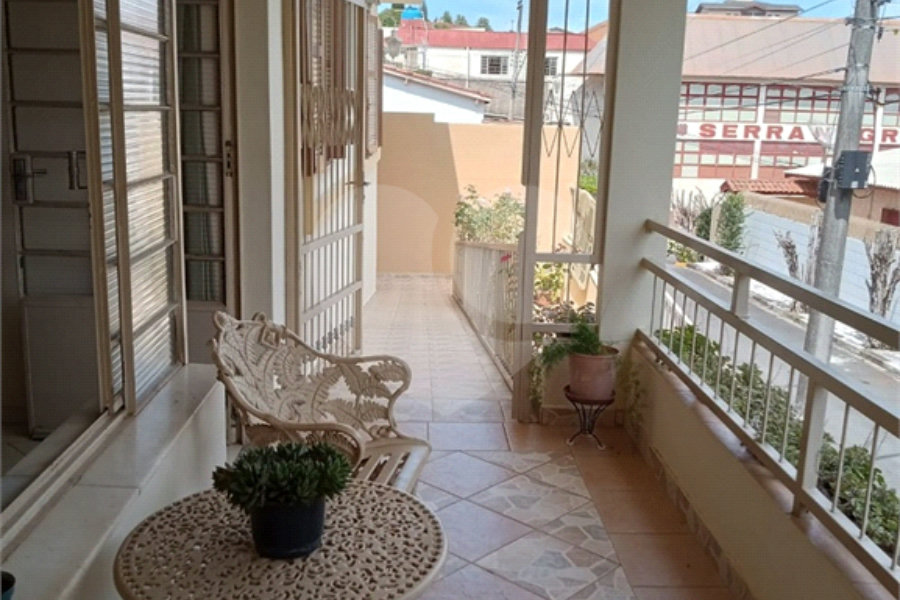Casa à venda com 3 quartos no Centro, Serra Negra, SP