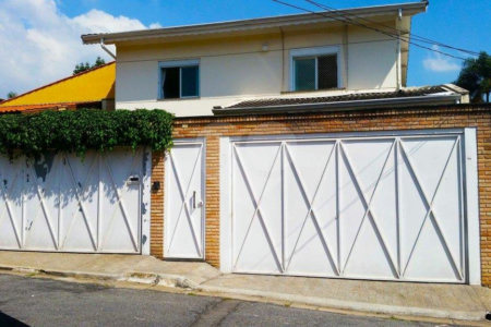 Casa à venda com 4 suítes em Granja Julieta, São Paulo, SP