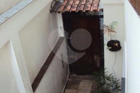 Sobrado à venda com 3 quartos, sendo 1 suíte,  em Jardim Pinheiros, São Paulo, SP