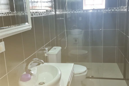 Sobrado à venda ou para alugar com 3 quartos, sendo 2 suítes,  em Ferreira, São Paulo, SP