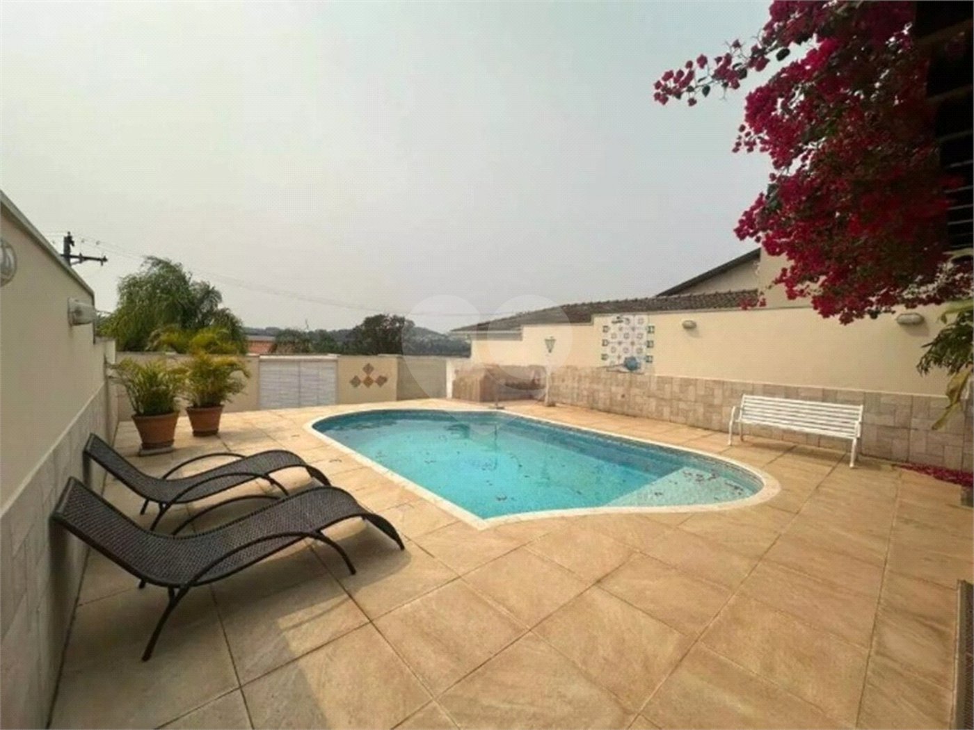 Casa à venda com 3 quartos, sendo 1 suíte, no condomínio Residencial Delle Stelle, Louveira - SP