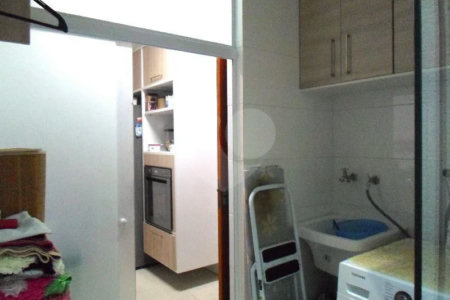 Casa à venda com 3 quartos, sendo 1 suíte,  no condomínio Fernandes, São Paulo - SP
