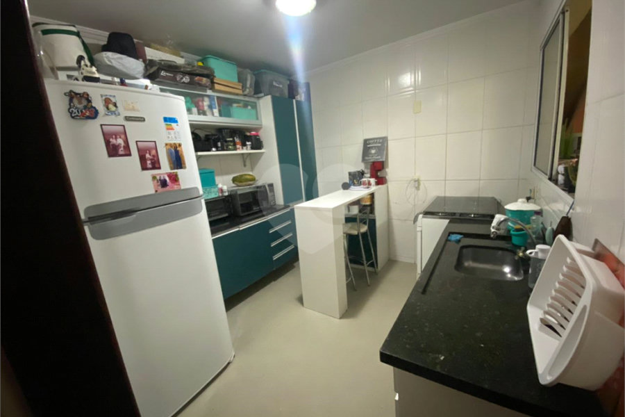Casa à venda com 3 quartos, sendo 1 suíte,  no condomínio Regina, São Paulo - SP