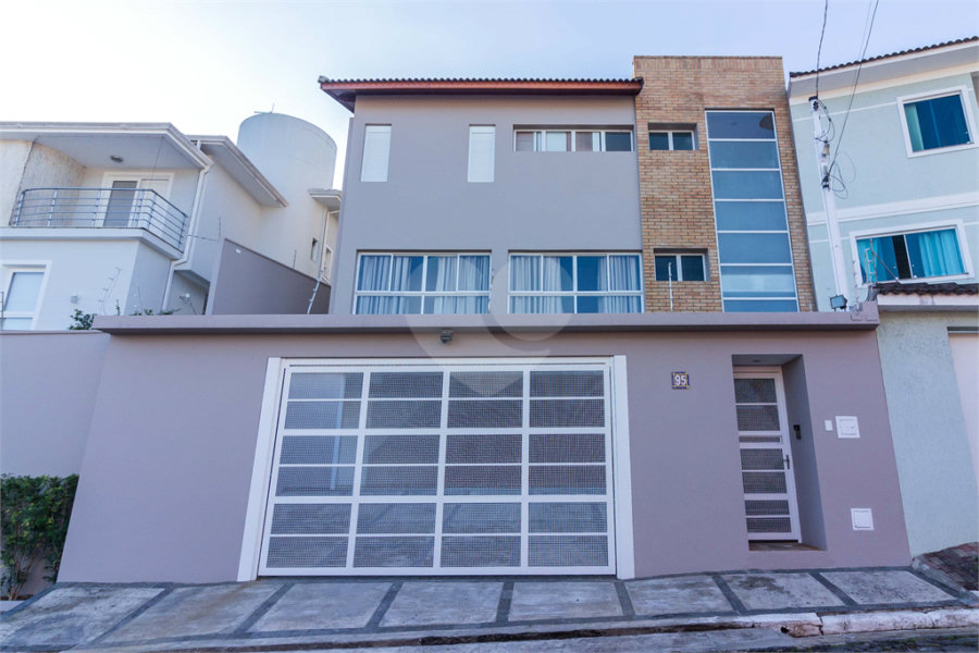 Sobrado à venda com 4 quartos, sendo 3 suítes,  em Tremembé, São Paulo, SP