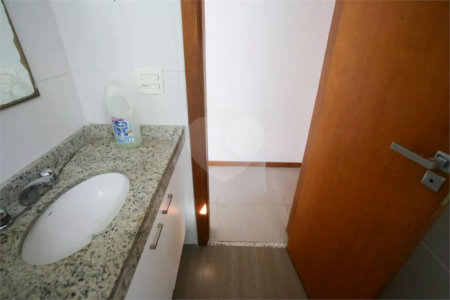 Casa à venda com 4 quartos, sendo 3 suítes, no condomínio Lícia de Alvarenga, Rio de Janeiro - RJ