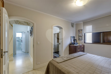 Apartamento à venda com 4 quartos, sendo 2 suítes, em Campo Belo, São Paulo, SP