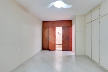Sobrado à venda com 3 quartos, sendo 1 suíte, em Chácara Flora, São Paulo, SP